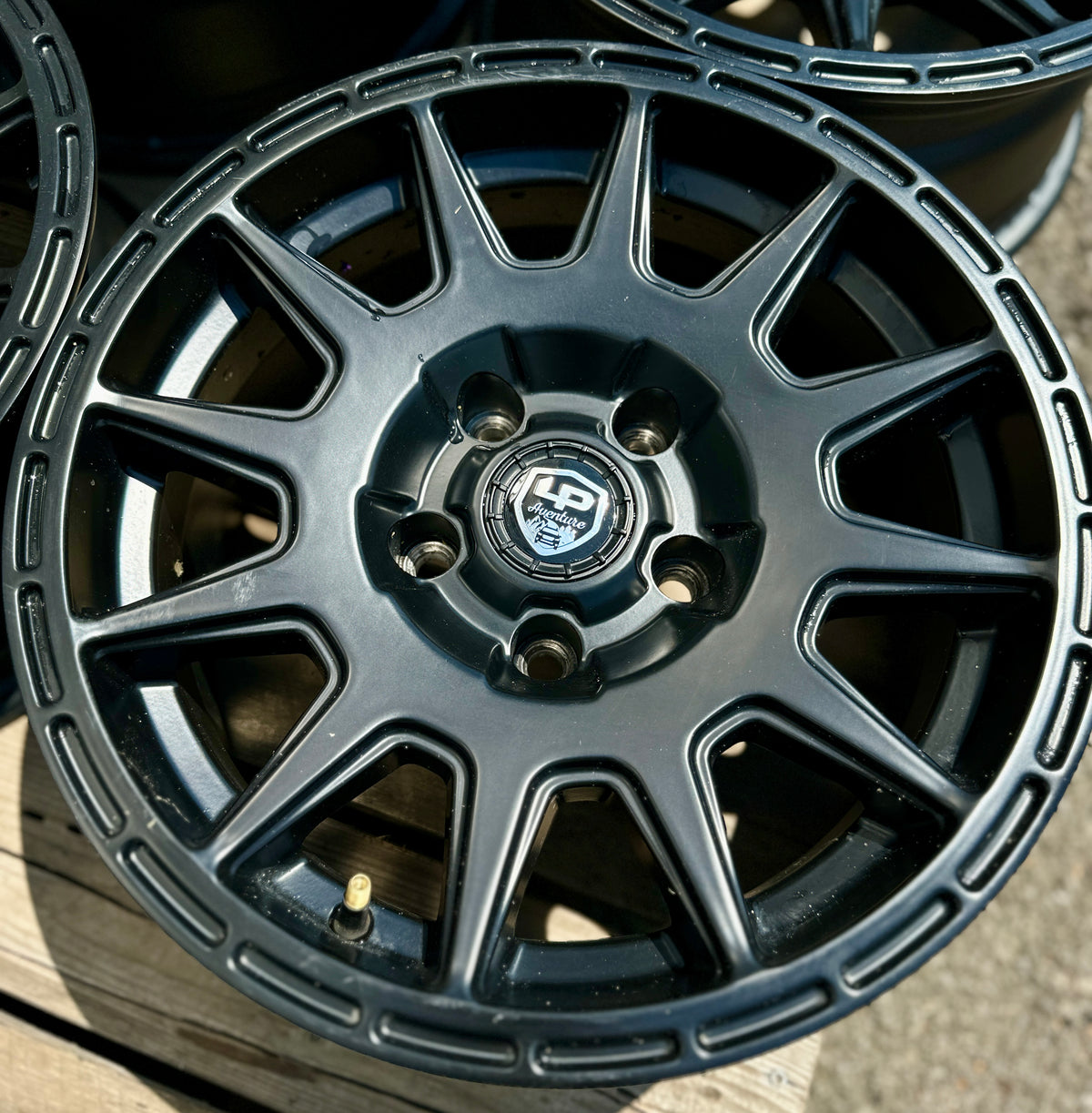 Set of 4 LP Aventure wheels - LP1 - 15x7 ET15 5x114.3 - Matte Black